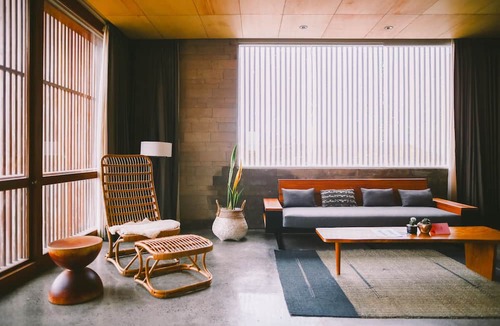 Batu Bolong Hotel | The Slow