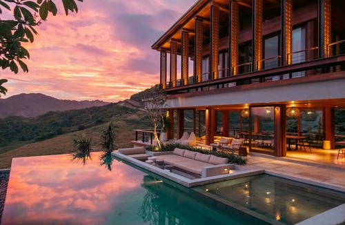 Praya Barat Villa | Tampah Hills
