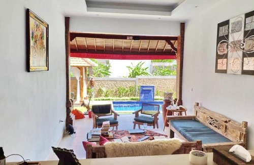 Batu Bolong Villa | Villa Taman Pesona