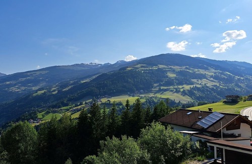 Hainzenberg House | Wonderful villa for 12 people with TV and balcony