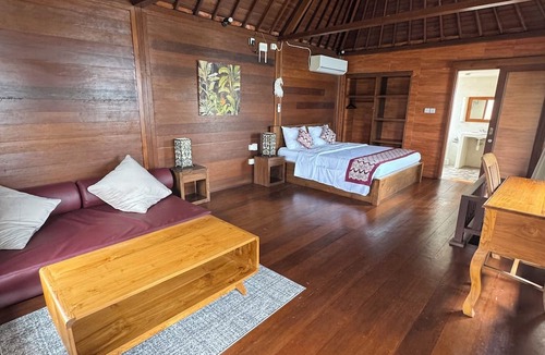 Lodtunduh House | Enchanting wooden house with AC in Ubud for a relaxing getaway