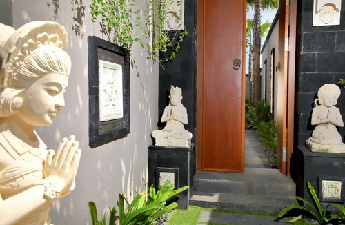 Dewi Sri Villa | The Banyumas Suite Villa Legian