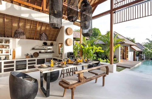 Banjar Semer House | Luxe Tropical 6BR Dream Villa in Canggu