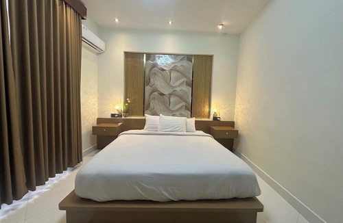 Aikmel Villa | Ombe Villa