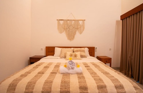 Tumbak Bayuh Villa | For Travellers Who Miss Home! Private Room with High Speed Wifi & Great Location