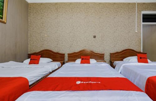 Cisarua Hotel | RedDoorz Plus at Hotel Griya Sakinah Cisarua Puncak