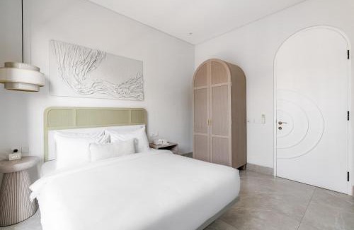 Batu Bolong Villa | Casa Contenta Canggu - Luxury 5BR Private Pool Villa