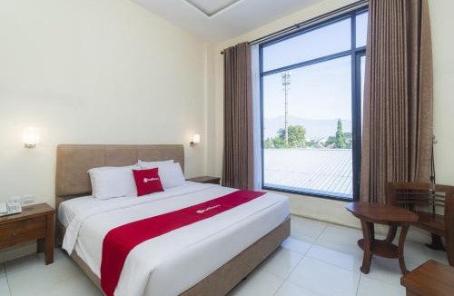Klojen Hotel | RedDoorz Plus at edOtel Malang