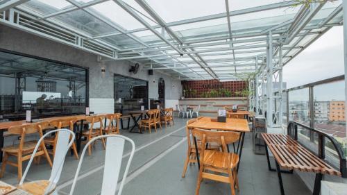 Panakkukang Hotel | Continent CentrePoint Makassar