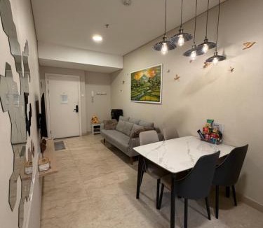 Kesawan Apartment | Podomoro Delipark Apartemen CozyCrowd Lincoln Tower 2BR 2 king and 2 single bed Medan