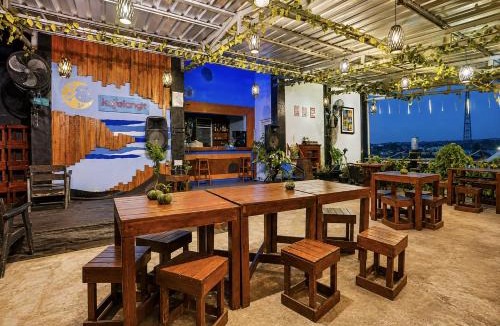 Patrang Hotel | Townhouse Oak Hotel Lestari