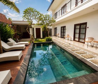 Babakan House | Puri Warung Guest House with Pool in Canggu