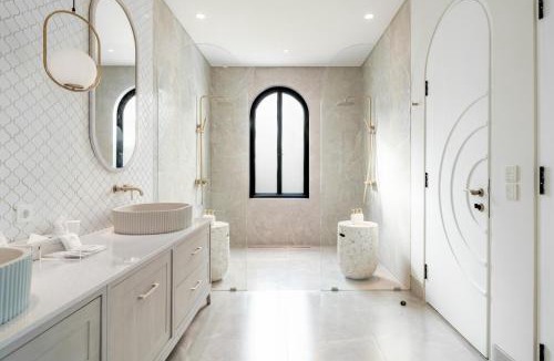 Batu Bolong Villa | Casa Contenta Canggu - Luxury 5BR Private Pool Villa