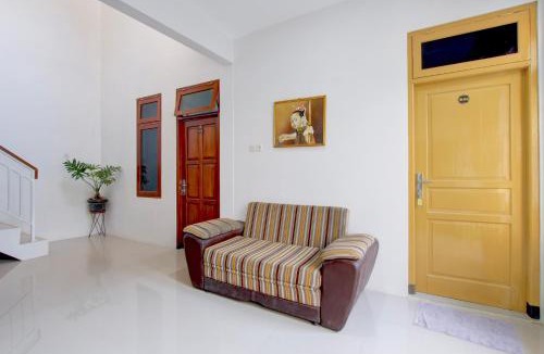 Baturetno Hotel | OYO 95374 Omah Ngentak Family Guest House