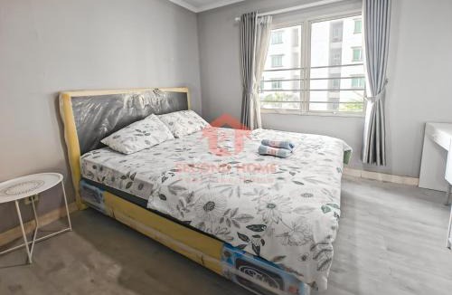Kelapa Gading Barat Apartment | Luxury 2BR Gading Apt MOI Pool & Wi-Fi