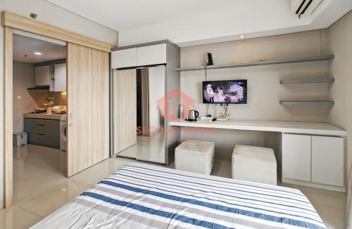 Pondok Aren Apartment | Modern 1BR Embarcadero Apt Bintaro Pool and Gym