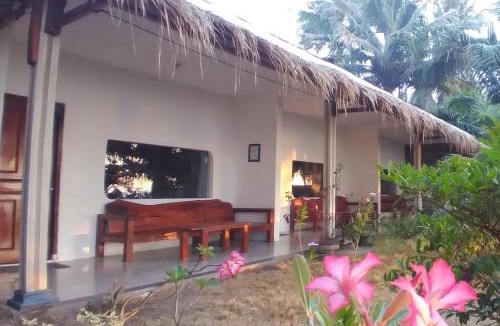 Labuhan Lombok House | East Lombok Dive Hotel - Rooms on the beach with seaview