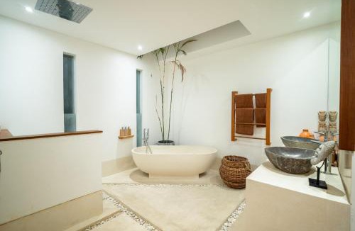 Berawa Villa | Canggu Coastal Living 4BR Villa Near Finns