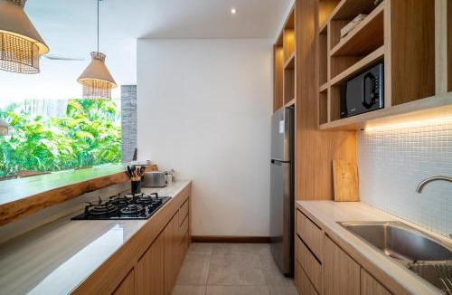 Berawa Villa | Modern Coastal 4BR Villa, Walk to Finns, Canggu