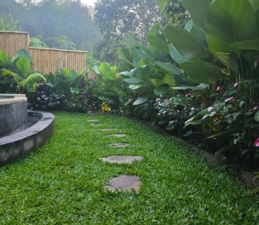 Selat Villa | Sunrise Hill Bamboo House-Private Jungle Villa