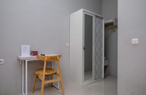 Surabaya Hotel | RedDoorz Syariah near Rumah Sakit Soewandhie