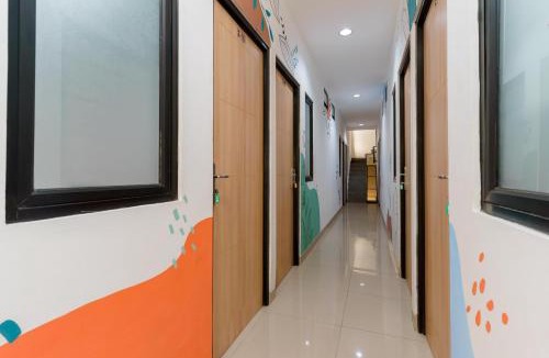 Jelambar Hotel | RedDoorz near Seasons City Mall 3