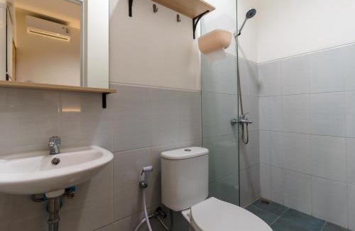 Jelambar Hotel | RedDoorz near Seasons City Mall 3