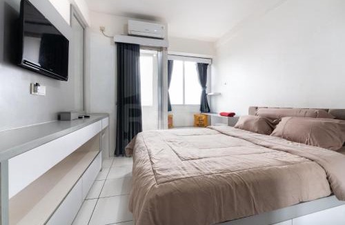 Cikarang Apartment | RedLiving Apartemen Riverview Residence - UV Rooms Tower Mahakam with Netflix