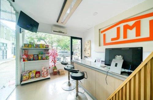 Karawang Timur Hotel | JM Tuparev Mitra RedDoorz