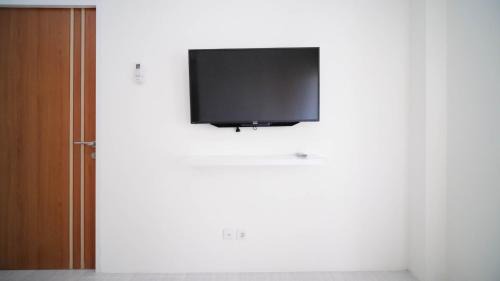 Surabaya Apartment | Best Choice and Homey 2BR at Puncak Dharmahusada Apartment By Travelio
