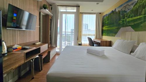 Old Jakarta Apartment | Elpis Residence Studio Apartment JiExpo Kemayoran -Min Stay 3 nights-