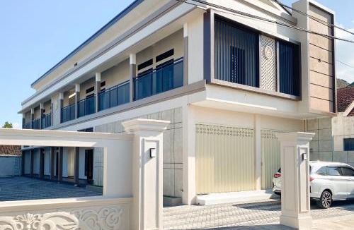 Tulungagung House | RedDoorz Syariah at Khaleza near Alun Alun Tulungagung