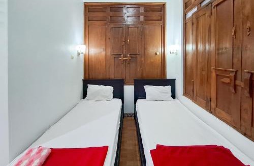 Kudus Hotel | Gatra Hotel Syariah near Alun Alun Kudus Mitra RedDoorz