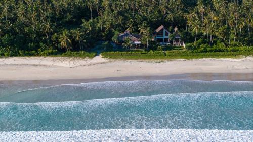 Katiet Villa | Marbella Mentawai Beachfront Private Villa Sleeps 10