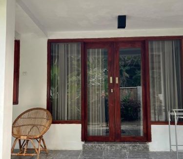 Lombok House | Hibiscus house Kuta Lombok 1 bedroom and kitchen