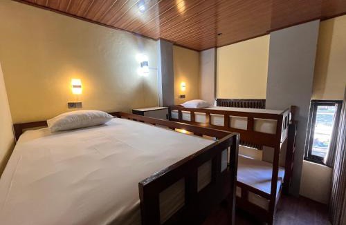 Kecamatan Kopang Hostel | Golden Hostel Komodo Trip Transit Hotel