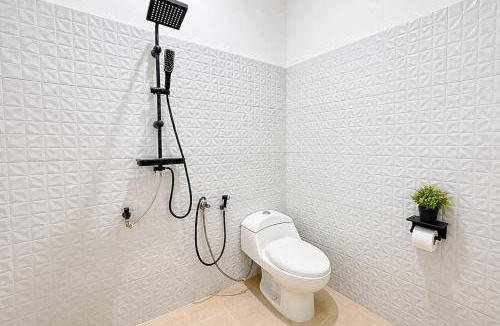 Pondok Ranji House | RedDoorz at Residence Bintaro