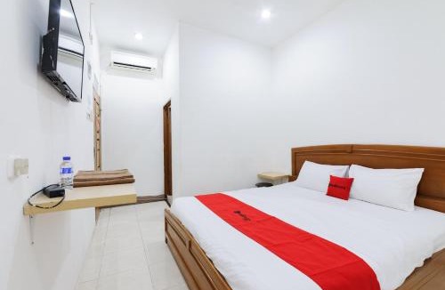 Palembang Hotel | RedDoorz at Jalan Bangau Palembang