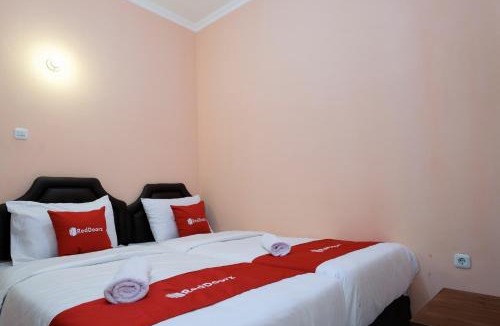 Semarang Hotel | RedDoorz Syariah Miyona near Siliwangi Semarang