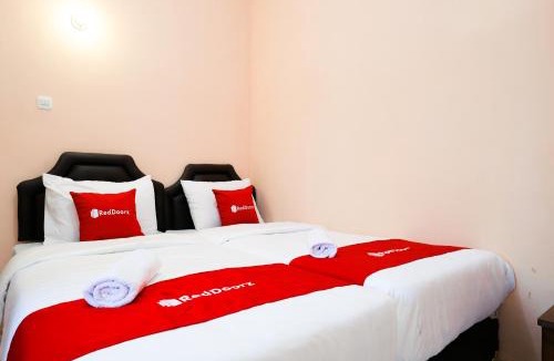 Semarang Hotel | RedDoorz Syariah Miyona near Siliwangi Semarang