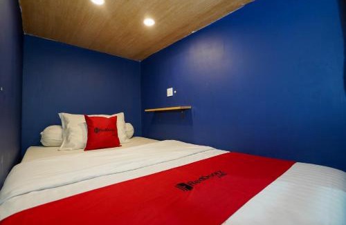 Klojen Hotel | Reddoorz Hostel near Malang Train Station 3