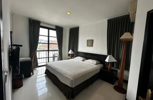 Setiabudi Hotel | Townhouse Oak Casa D'Ladera Bandung