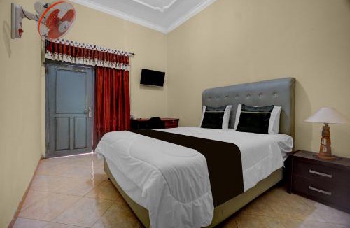 Sumberagung Hotel | OYO 95262 Hotel Djatmiko Villa's Family Syariah
