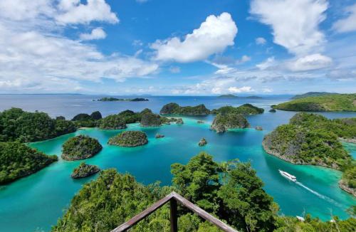 Pianemo Islands House | Gloria Dive Homestay