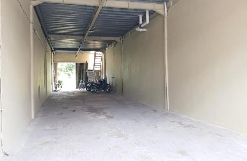 Banjarsari Hotel | Shabrina Homestay Syariah Terminal Tirtonadi Solo RedPartner