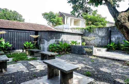 Malang Hotel | RedDoorz Plus @ Kalpataru
