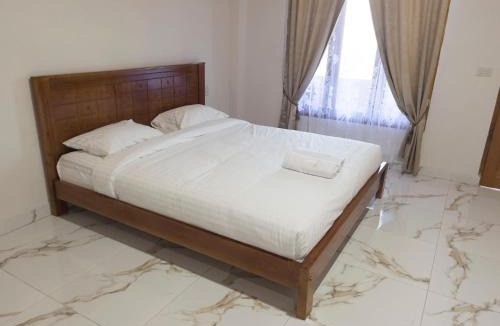 Tuk Tuk Hotel | Jenny's Villa and Restaurant