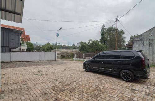Parongpong Hotel | RedDoorz Plus near Lembang Park & Zoo