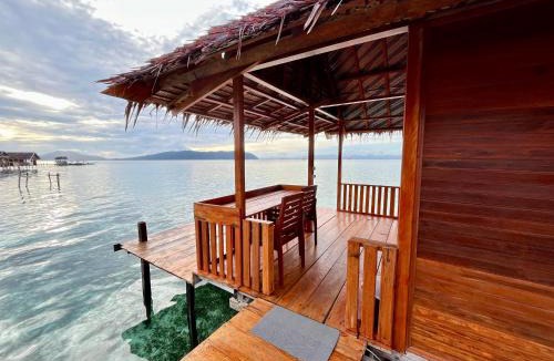 Arborek House | Angelfish Guest House Raja Ampat