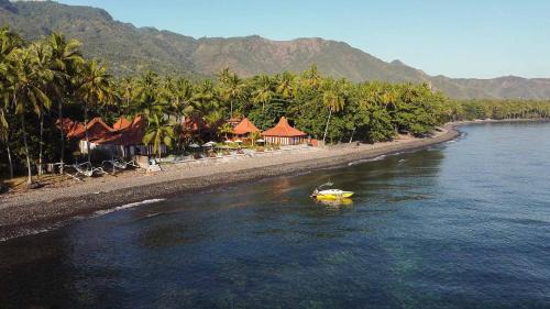 Penuktukan Hotel | Dani Beach Villa - Beachfront Villas in Tejakula